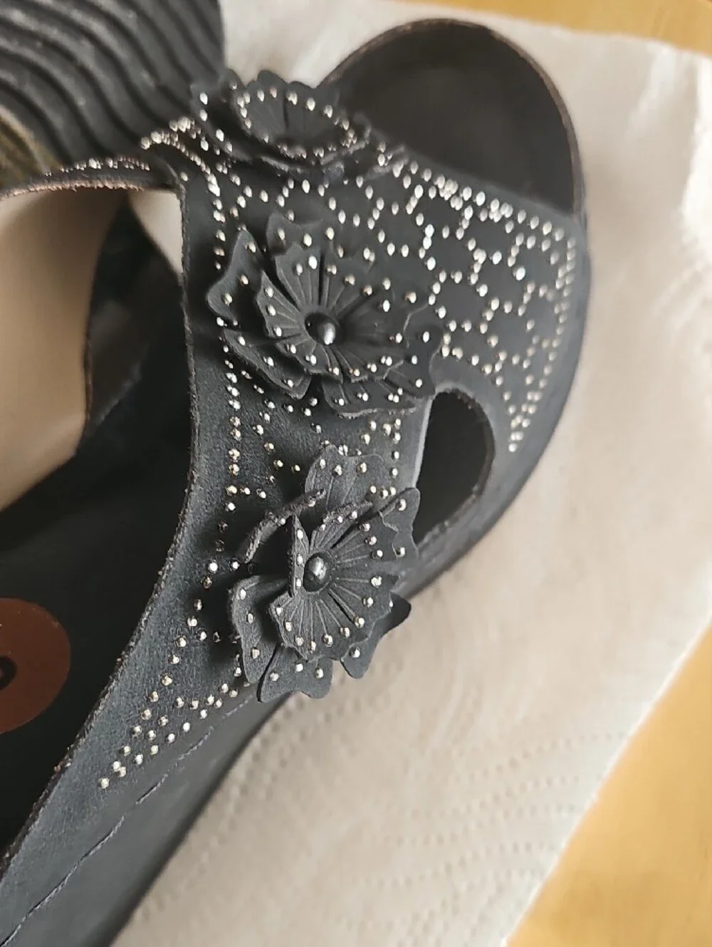 Black Butterfly Embellished Sandals – Women’s Size 8